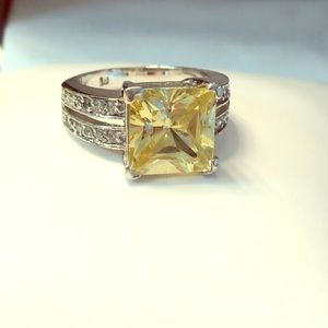 Brighton canary yellow/white diamond silver ring!